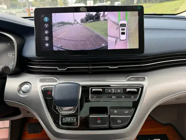 Roewe iMAX8 — Фото автомобиля 9