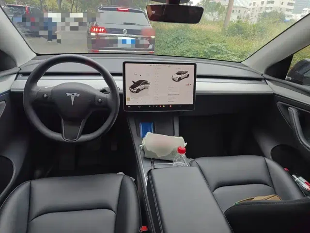 Tesla Model Y — Фото автомобиля 5