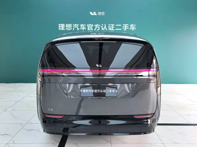 Li Auto MEGA — Фото автомобиля 17