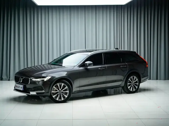 Фотография автомобиля — Volvo V90