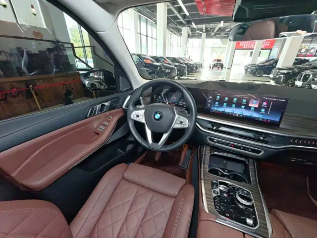 BMW X7 — Фото автомобиля 28