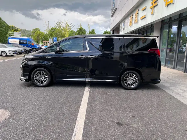 Toyota Alphard — Фото автомобиля 7