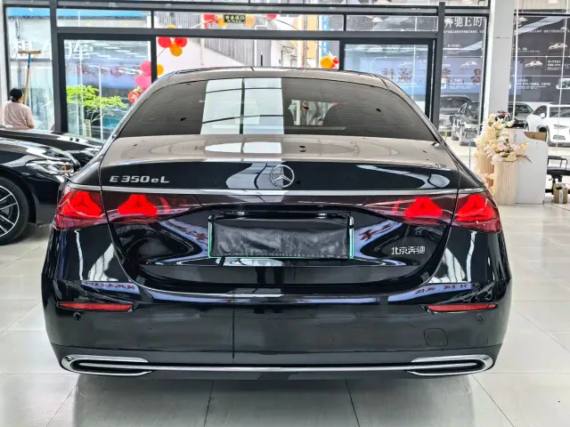 Mercedes-Benz E-Class — Фото автомобиля 4