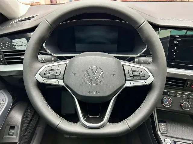 Volkswagen Passat — Фото автомобиля 14