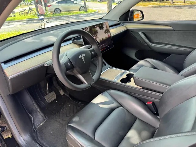 Tesla Model Y — Фото автомобиля 4