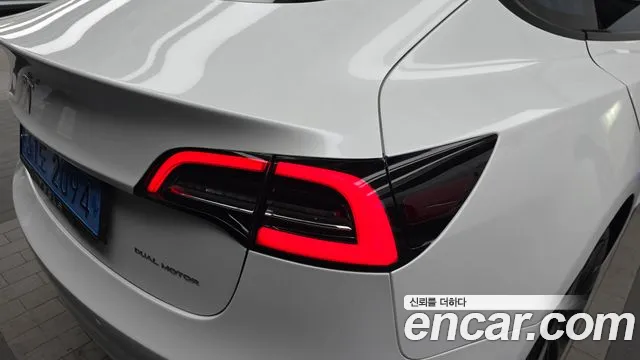 Tesla Model 3 — Фото автомобиля 21