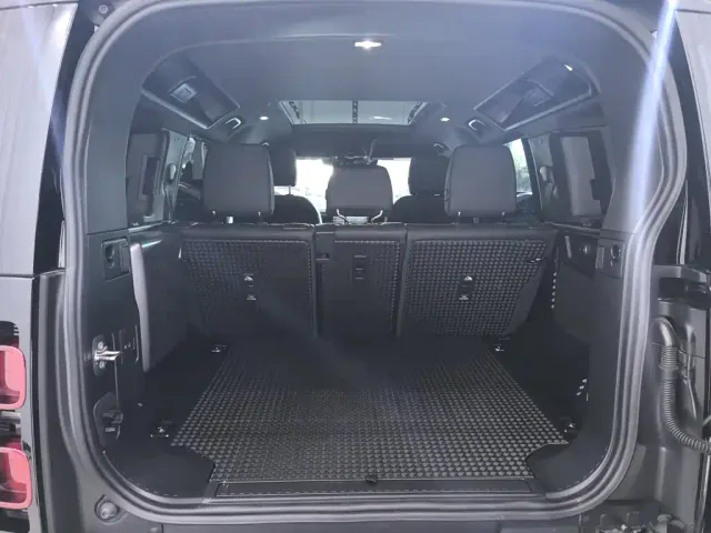 Land Rover Defender — Фото автомобиля 18
