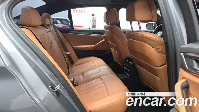 BMW 5 Series G30 — Фото автомобиля 17