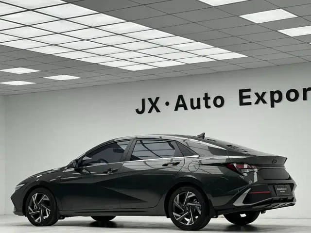 Hyundai Elantra — Фото автомобиля 5