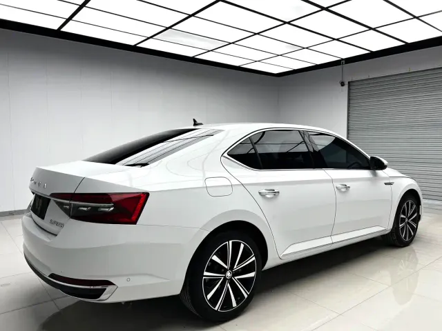 Skoda Superb — Фото автомобиля 5