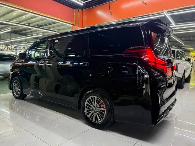 Toyota Alphard — Фото автомобиля 8