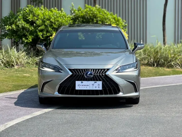Lexus ES — Фото автомобиля 2