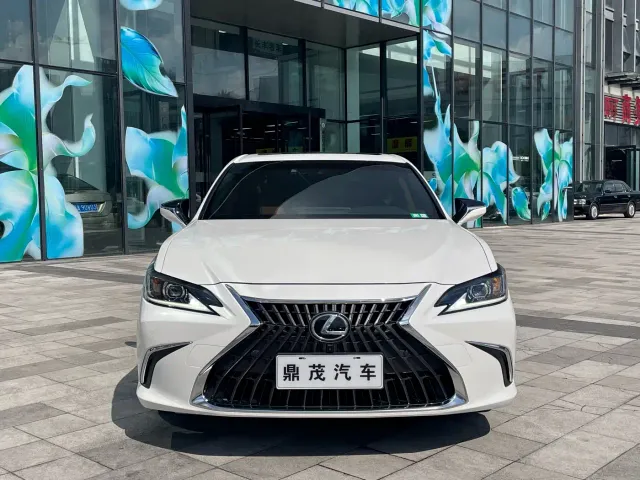 Lexus ES — Фото автомобиля 2