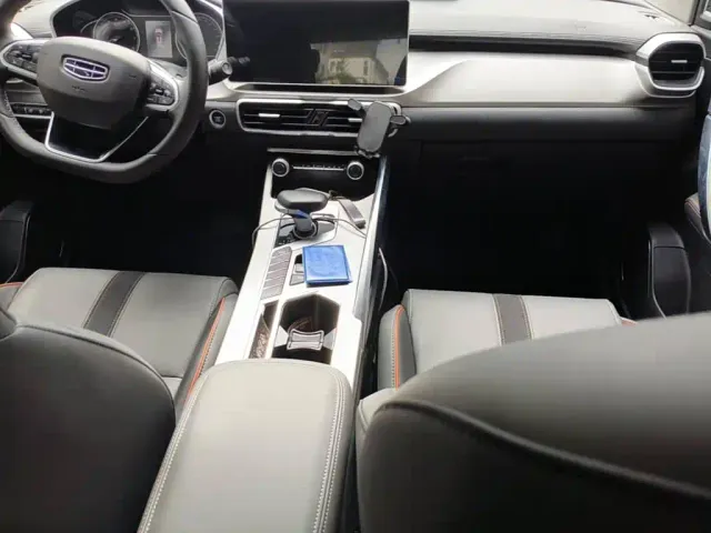 Geely Binyue — Фото автомобиля 12