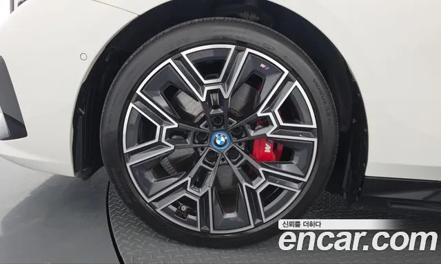 BMW i5 G60 — Фото автомобиля 5