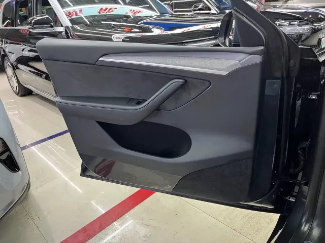 Tesla Model Y — Фото автомобиля 13