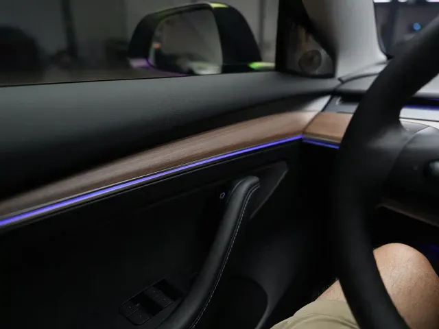 Tesla Model 3 — Фото автомобиля 10