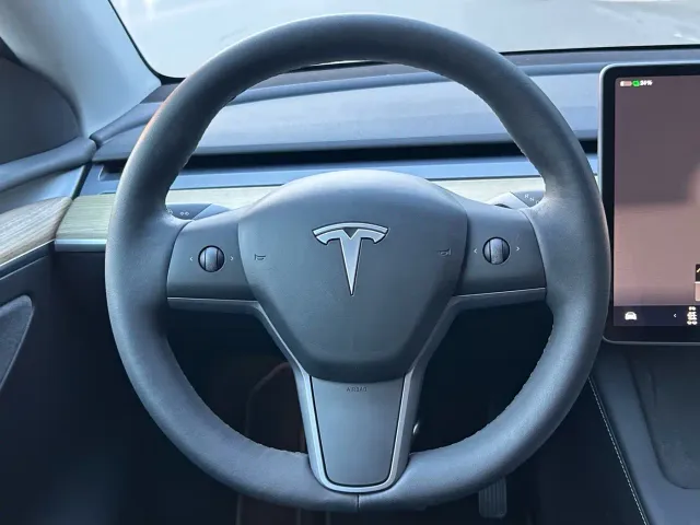 Tesla Model Y — Фото автомобиля 5