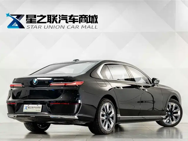 BMW i7 — Фото автомобиля 6