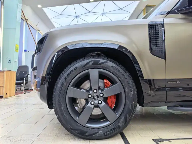 Land Rover Defender — Фото автомобиля 15