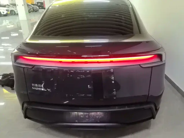 Tesla Model Y — Фото автомобиля 5