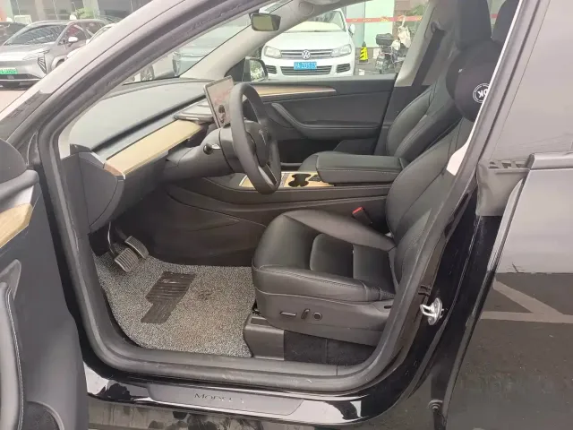 Tesla Model Y — Фото автомобиля 4