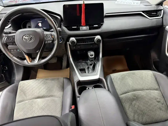 Toyota RAV4 — Фото автомобиля 11