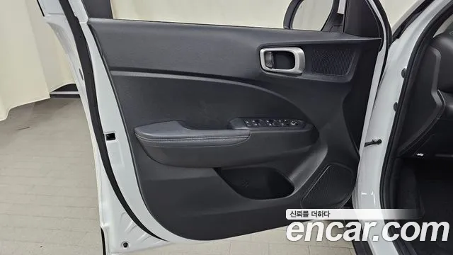 Hyundai Venue — Фото автомобиля 13