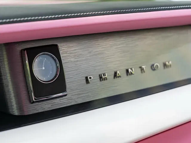 Rolls-Royce Phantom — Фото автомобиля 18