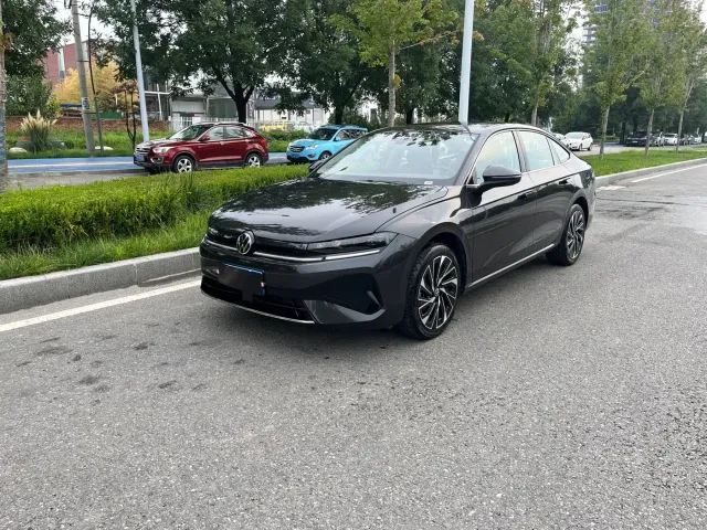 Фотография автомобиля — Volkswagen Sagitar