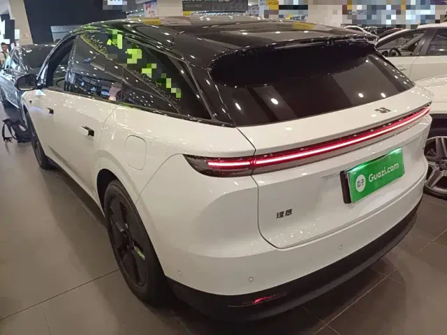 Li Auto i6 — Фото автомобиля 4