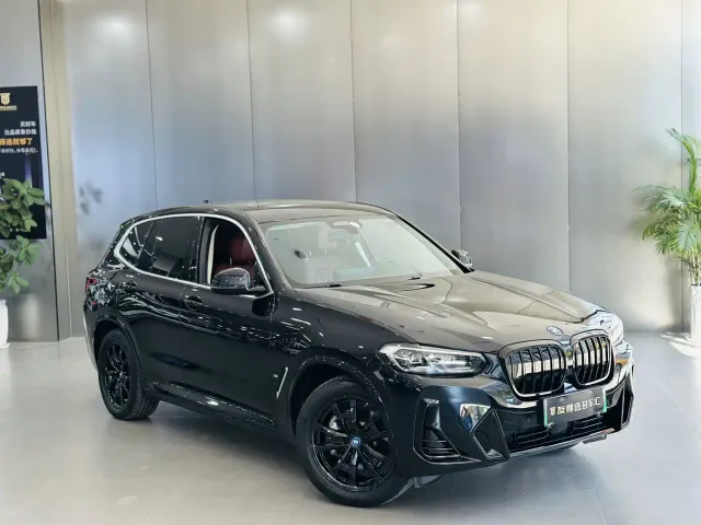 BMW iX3 — Фото автомобиля 3