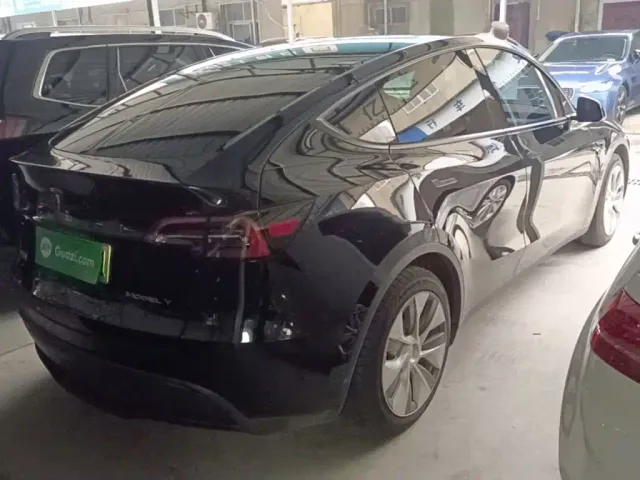 Tesla Model Y — Фото автомобиля 6
