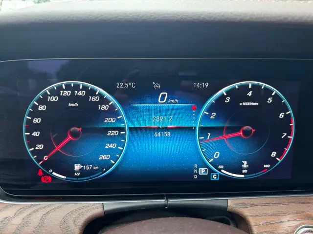 Mercedes-Benz E-Class — Фото автомобиля 6