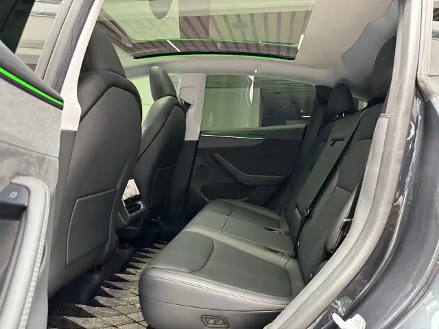 Tesla Model Y — Фото автомобиля 13