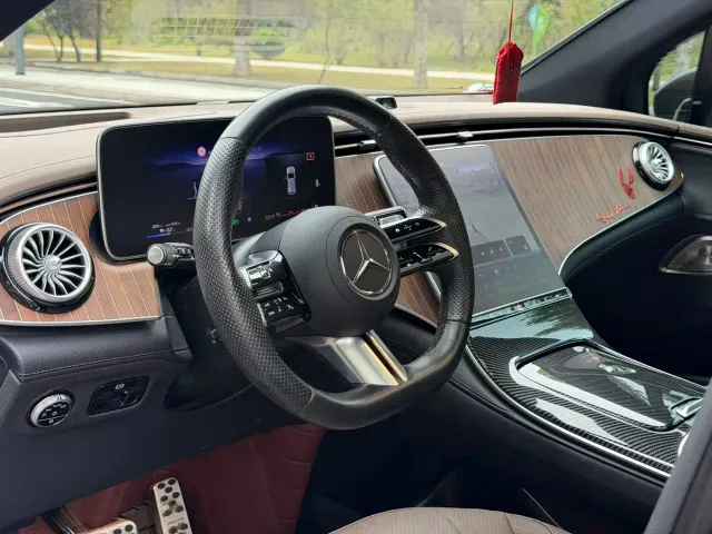 Mercedes-Benz EQE SUV — Фото автомобиля 9