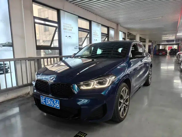 Фотография автомобиля — BMW X2