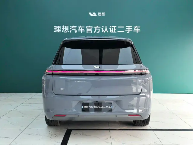 Li Auto L8 — Фото автомобиля 17