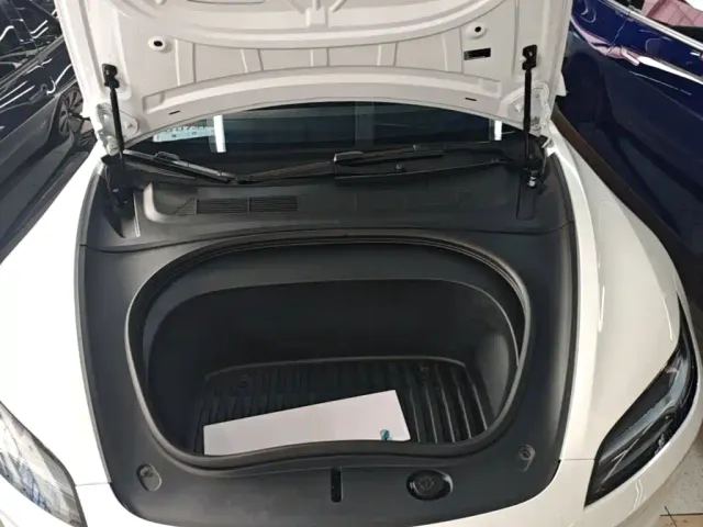Tesla Model 3 — Фото автомобиля 19