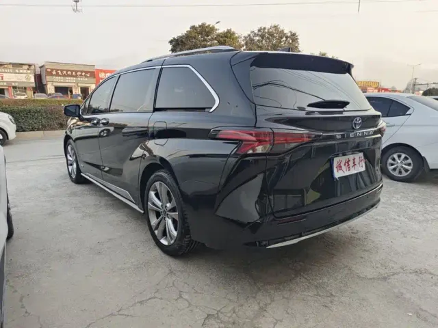 Toyota Sienna — Фото автомобиля 5