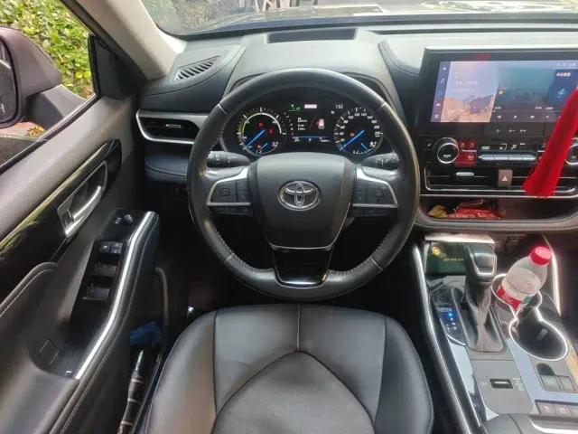 Toyota Highlander — Фото автомобиля 2