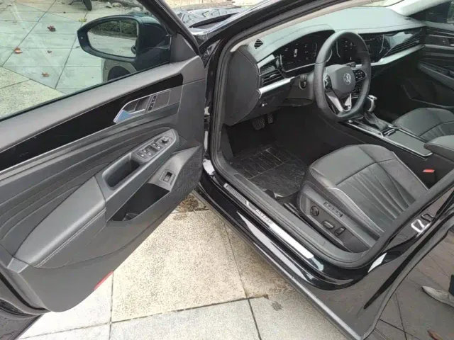 Volkswagen Passat — Фото автомобиля 15