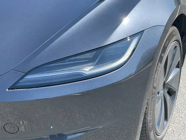 Tesla Model 3 — Фото автомобиля 4
