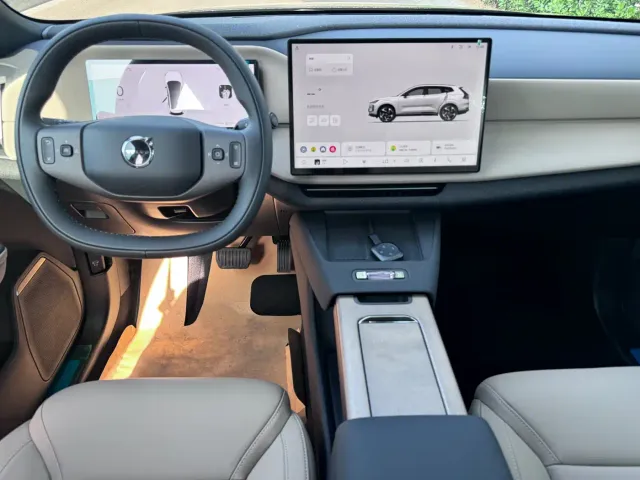 Volvo XC70 Plug-in Hybrid — Фото автомобиля 6