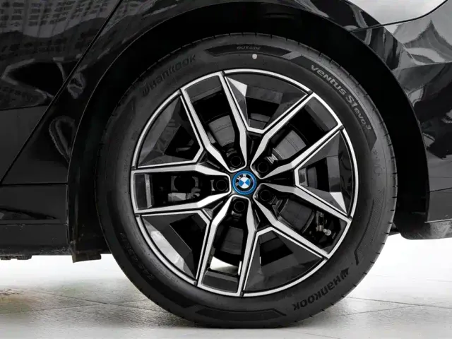 BMW i5 — Фото автомобиля 9
