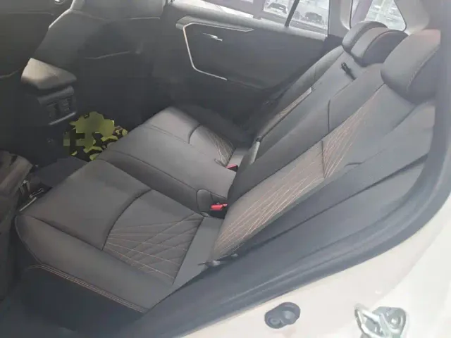 Toyota RAV4 — Фото автомобиля 16