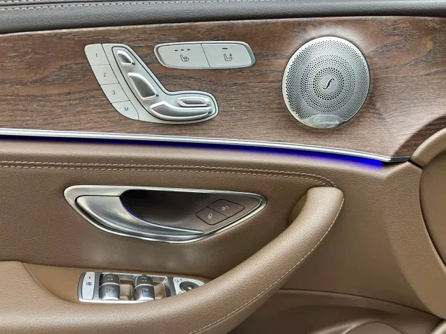 Mercedes-Benz E-Class — Фото автомобиля 13