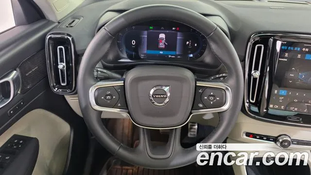 Volvo XC40 — Фото автомобиля 19