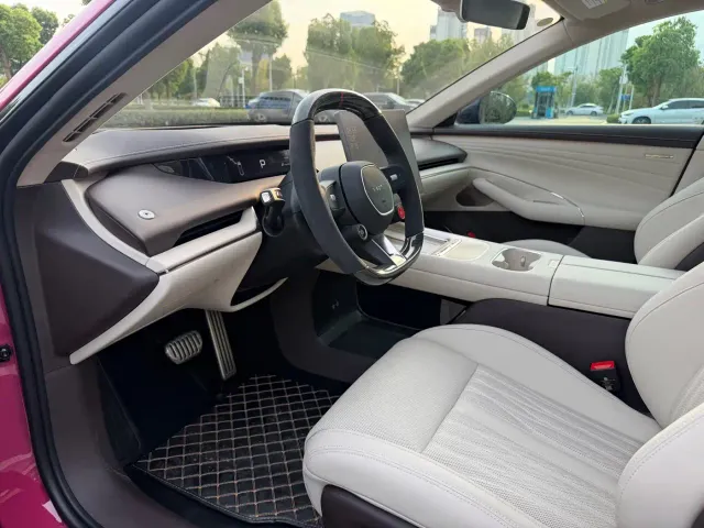 Xiaomi SU7 — Фото автомобиля 4