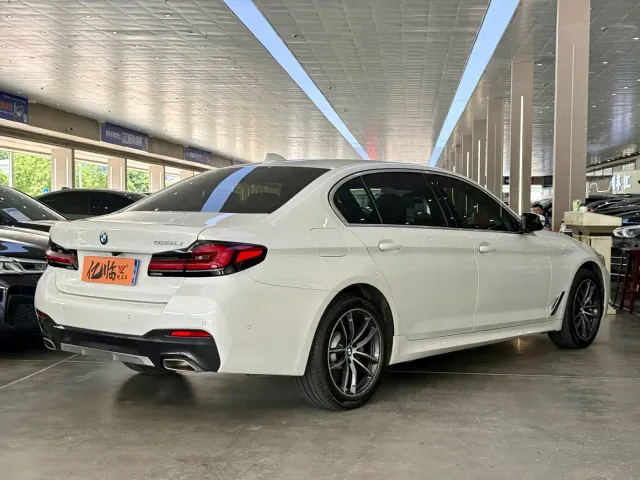 BMW 5 Series — Фото автомобиля 15